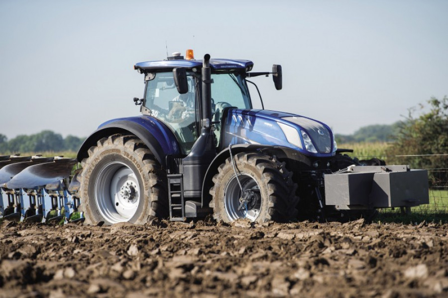 02 vredestein brings longer life span for small and large tractor tyres to sima 54007