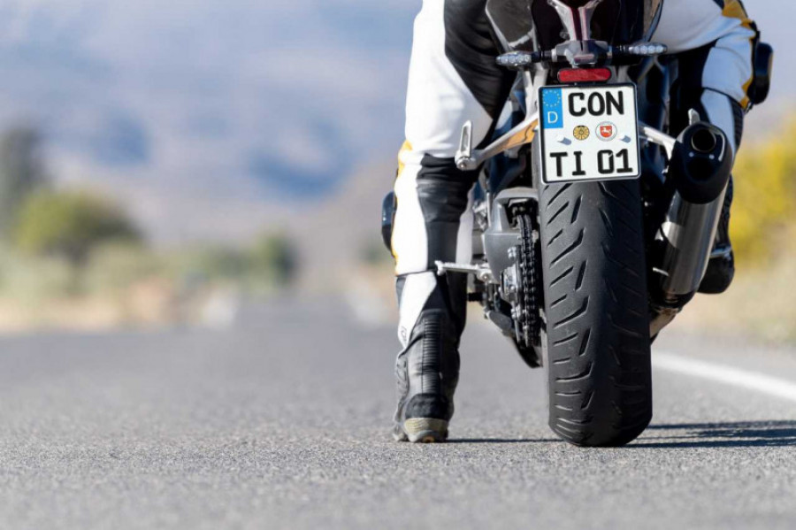 Continental  images  product action  003 sport touring  contiroadattack 4  conti 9599 79432