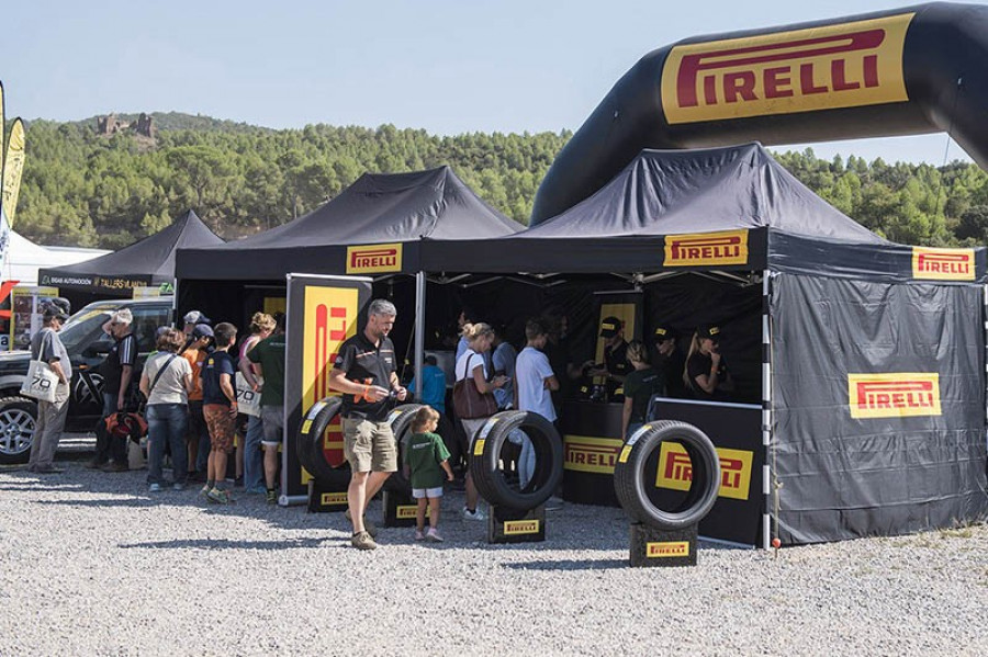 02 stand pirelli 69704