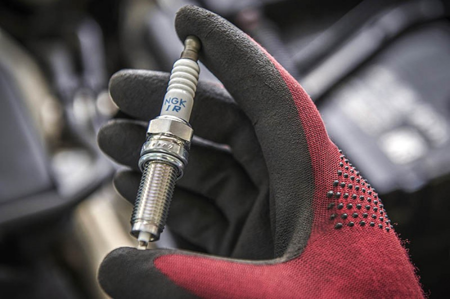 Ngksparkplug mechanicvisual 1 iridiumix press 2019 11 61454