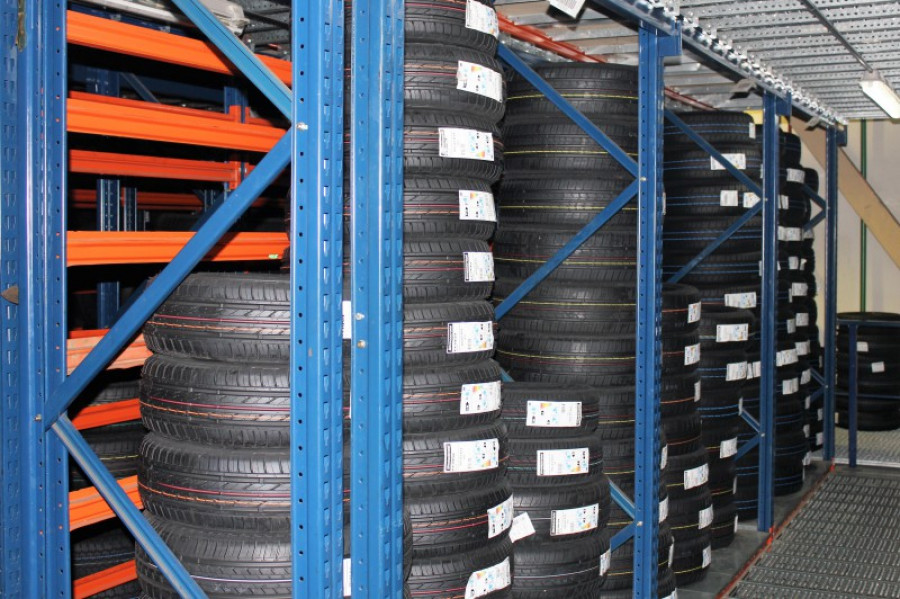 El stock de euromontyres supera los 350.000 neumaticos de 70 marcas dife... 45752
