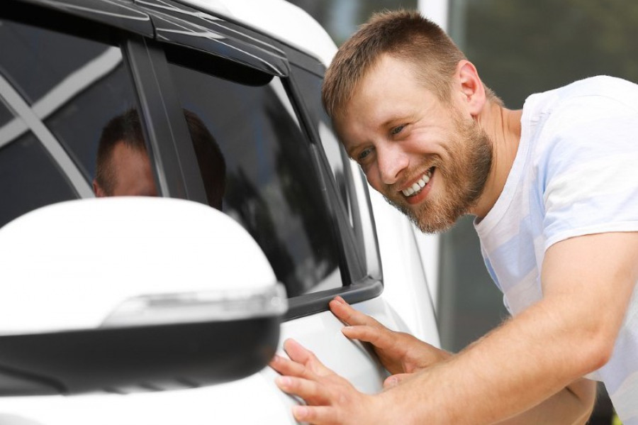 Thumbnail coche blanco recien pintado 28524