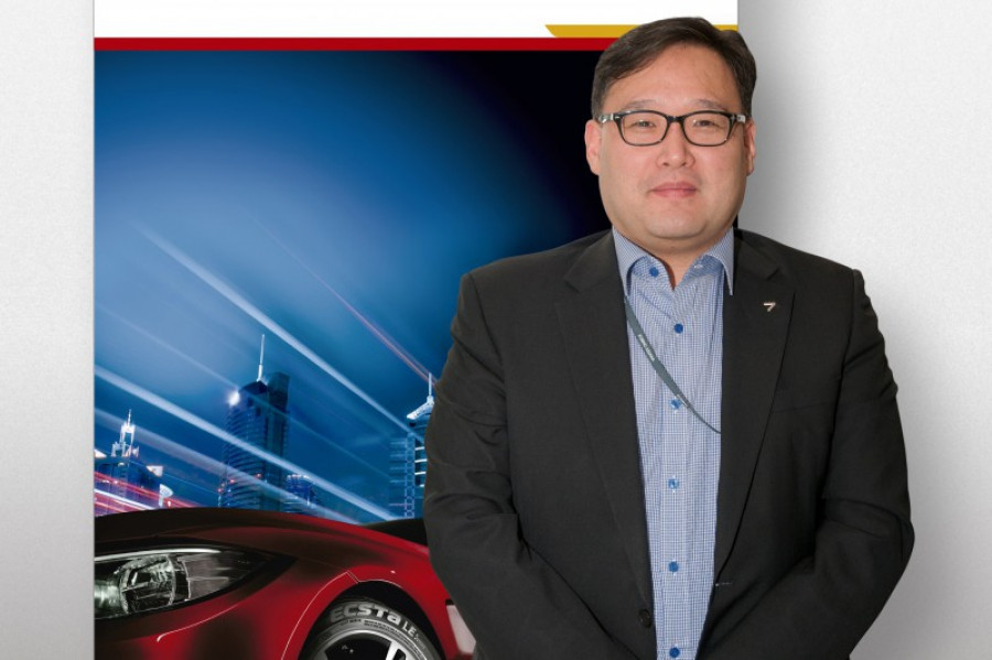 Kumho director 25742