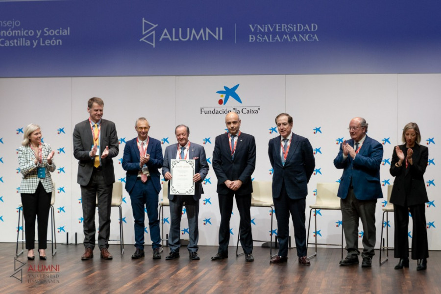 Eustaquio Andrés recibe Premio Cum Laude Alumni (1)