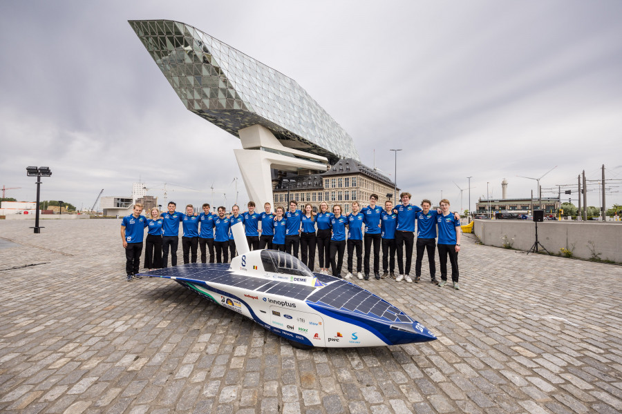 Axalta Innoptus Solar Car unveiling   Team