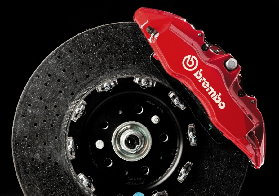 Brembo Braking system with carbon ceramic disc 2023
