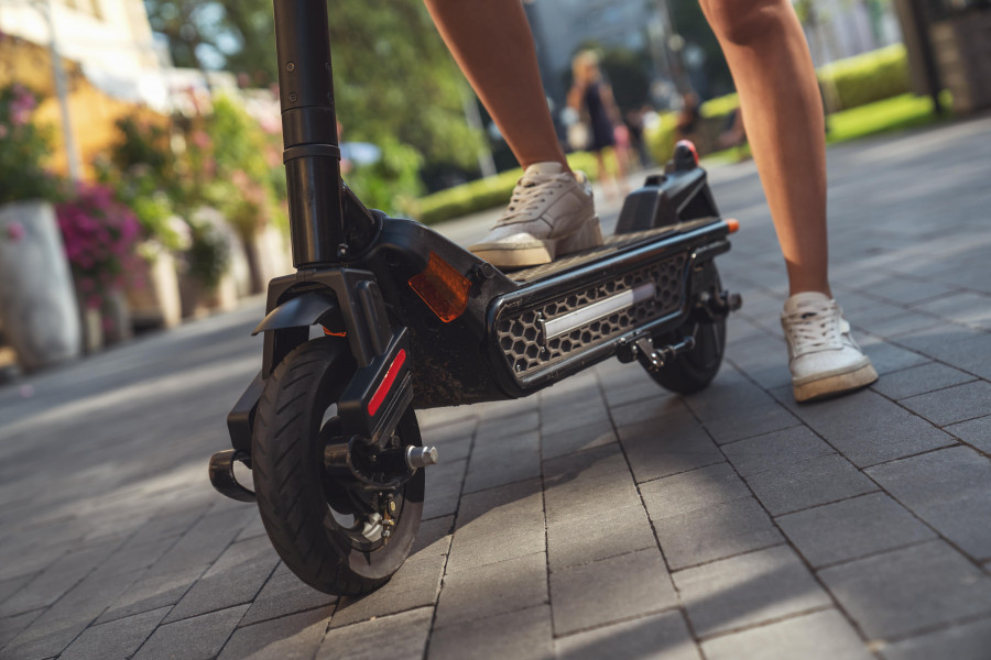 Walk on an electric scooter 2021 10 28 16 48 25 utc min