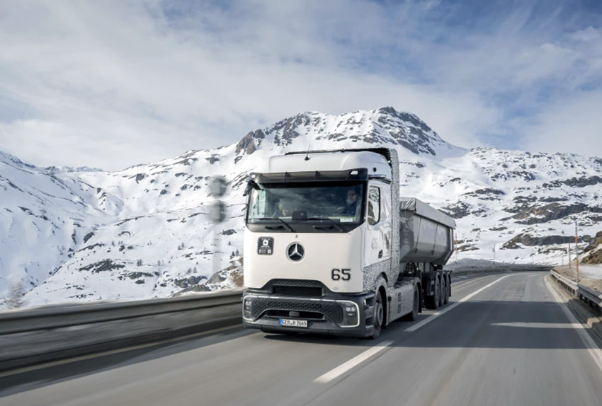 Dimler truck