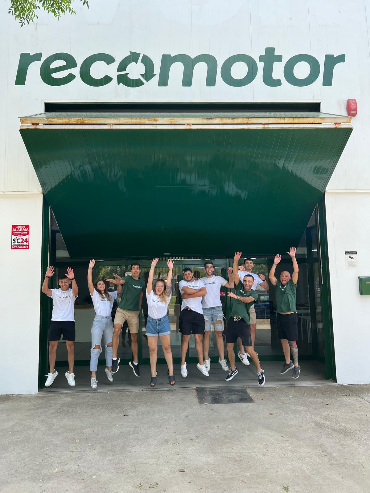 Recomotor trabajadores oficina