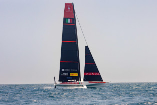 Luna Rossa low res