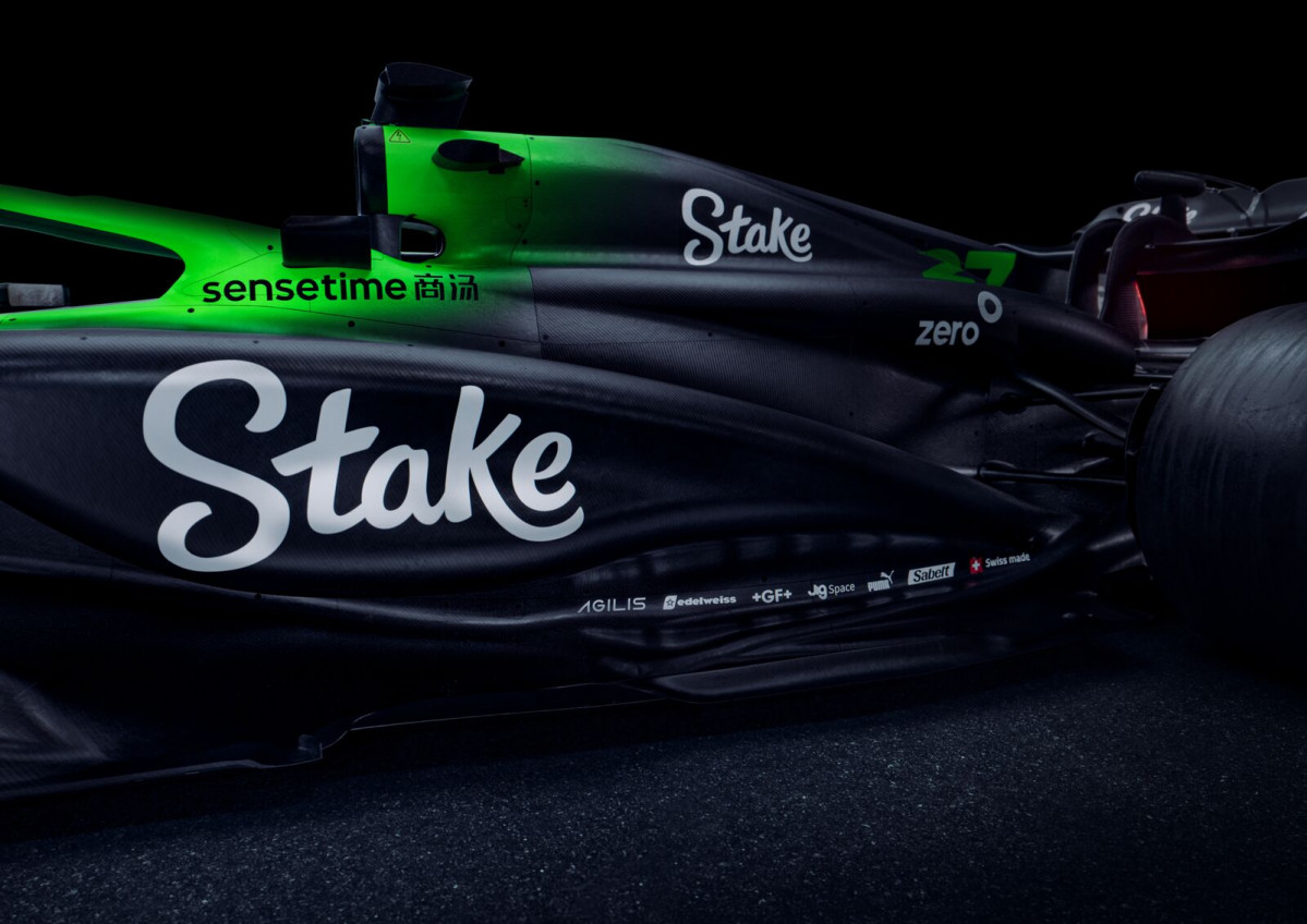 Large 2025 C45 Studio Images Stake (3)